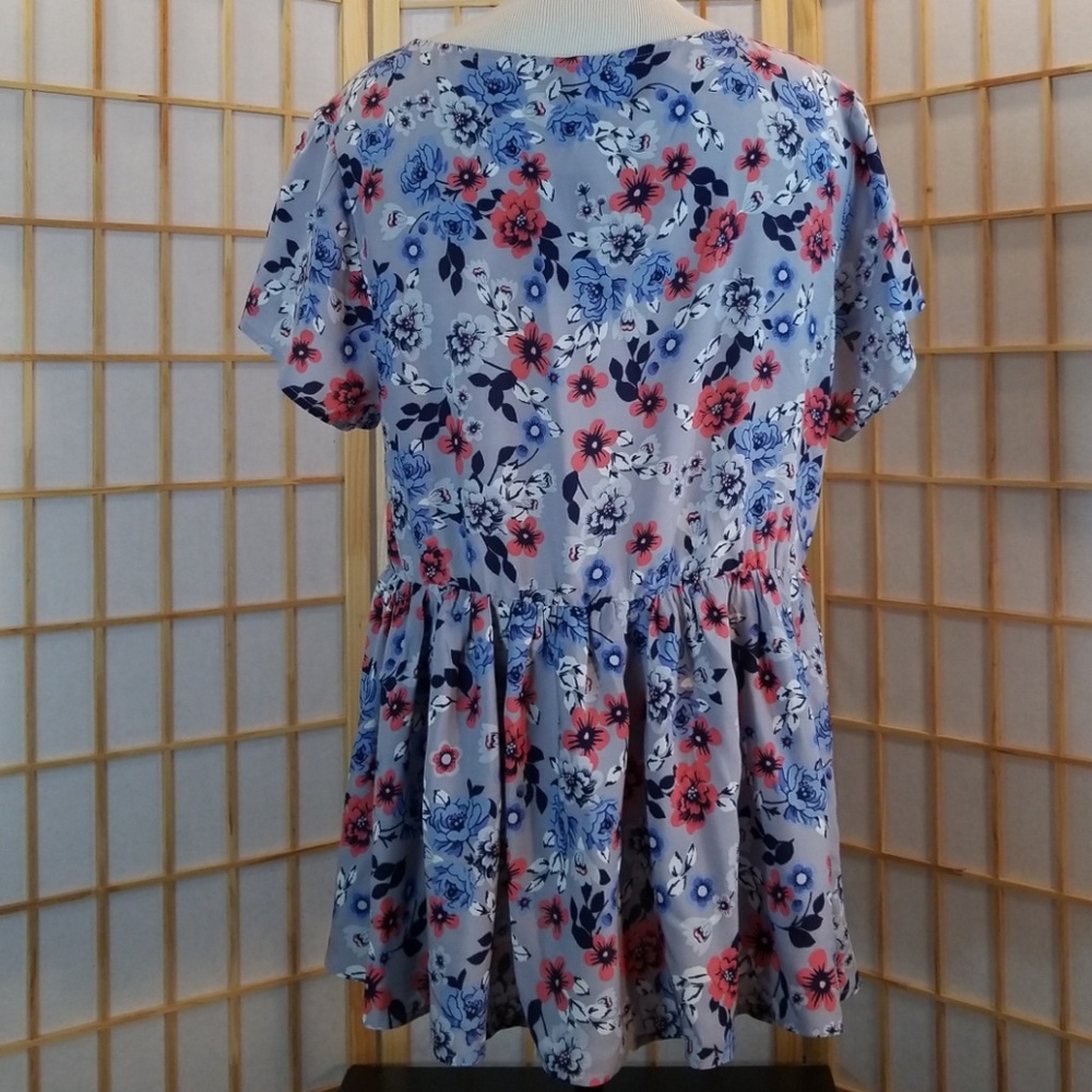 NWT Torrid Women 0 Floral Blouse Babydoll Tie Neck Flowy Top - Picture 4 of 15